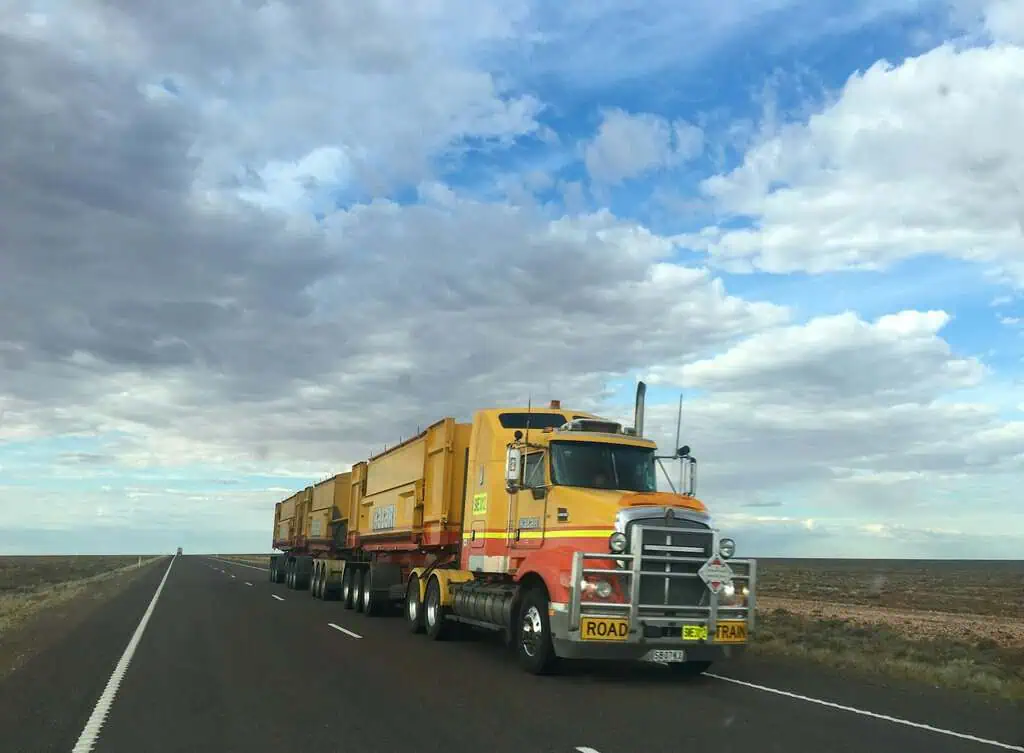 Heavy duty moving truck